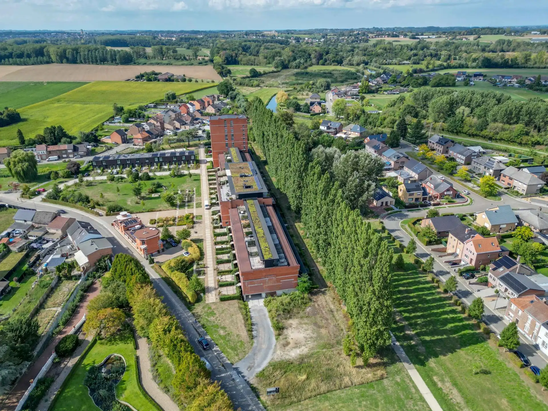 PROJECTGROND MET ONTWIKKELINGSMOGELIJKHEID VOOR 18 APPARTEMENTEN foto 4