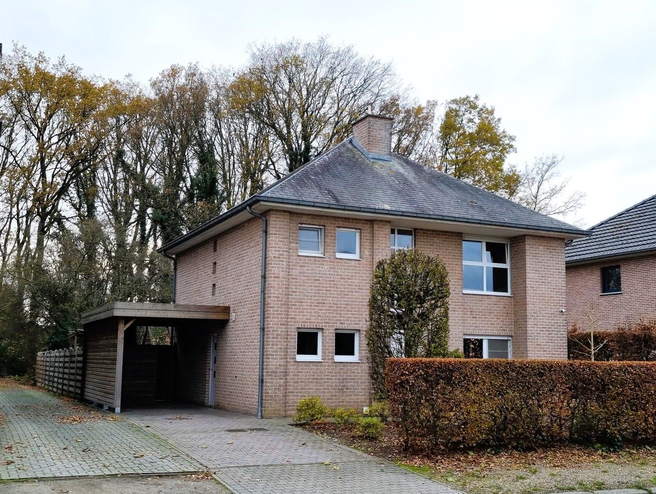 Verzorgde, instapklare woning te Hulshout, 3 slaapkamers, op een zuidgericht perceel van 14a35ca. foto {{pictureIndex}}