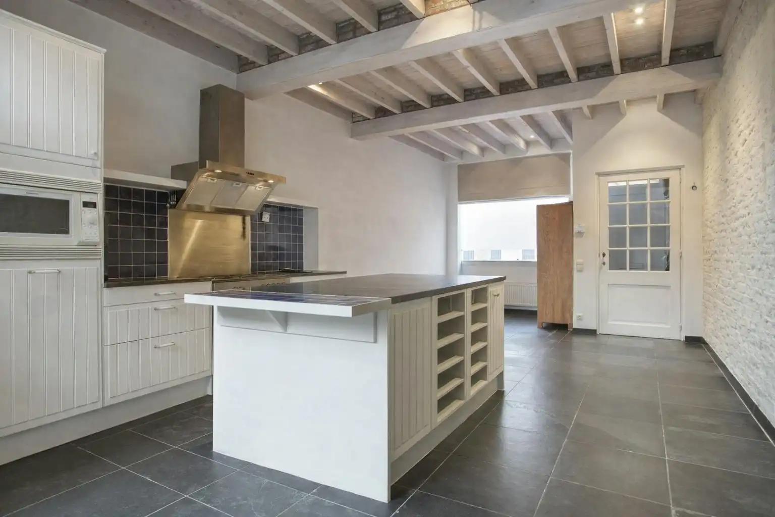 Uniek gerenoveerde herenwoning in Brugge met 3 slaapkamers foto 4