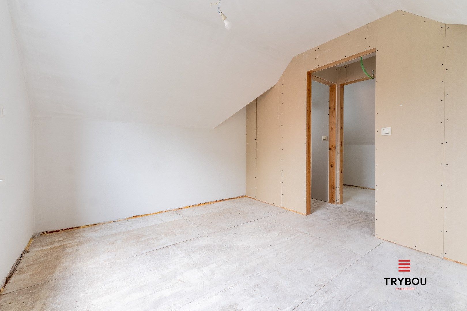 Starterswoning in het centrum van Houthulst foto 19