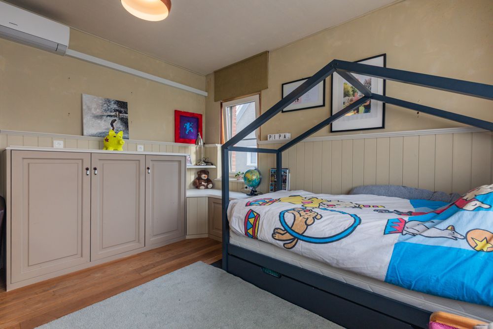 Halfopen woning met tuin, garage en pergola foto 14