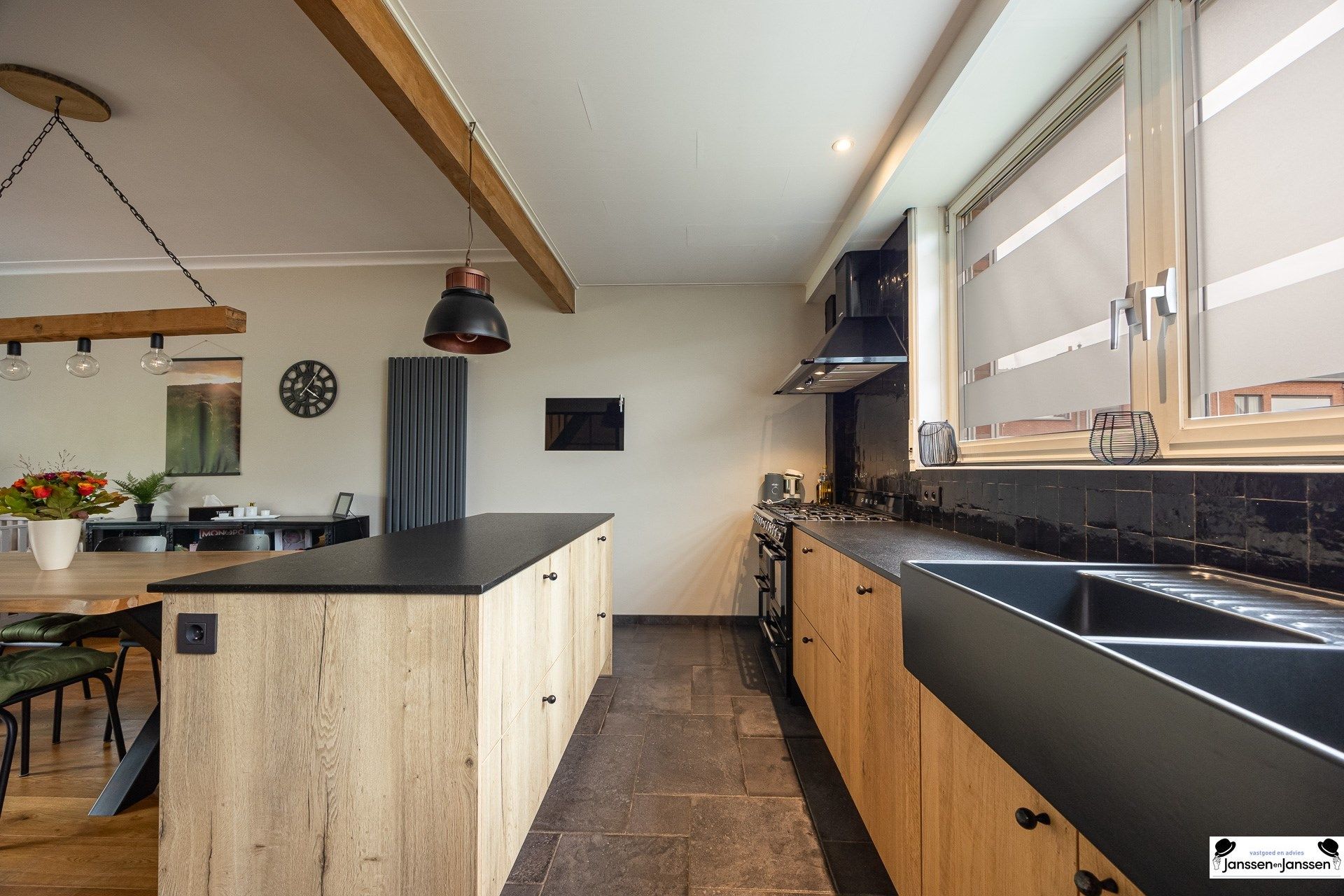 Prachtig gerenoveerde woning met 3 slaapkamers en uitzicht op groen foto 4