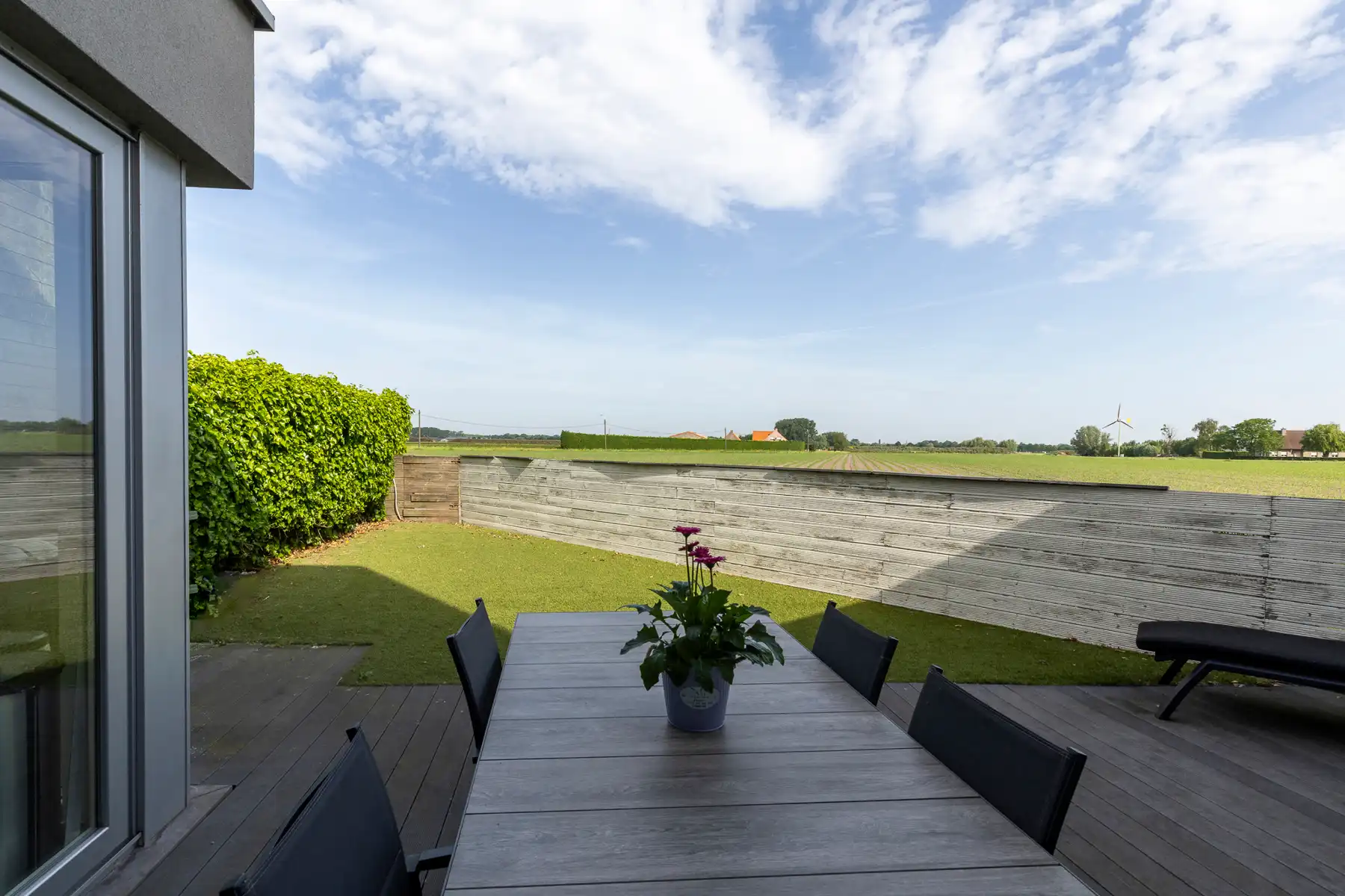 Toffe woning met 2 slaapkamers, bureau en garage foto 4
