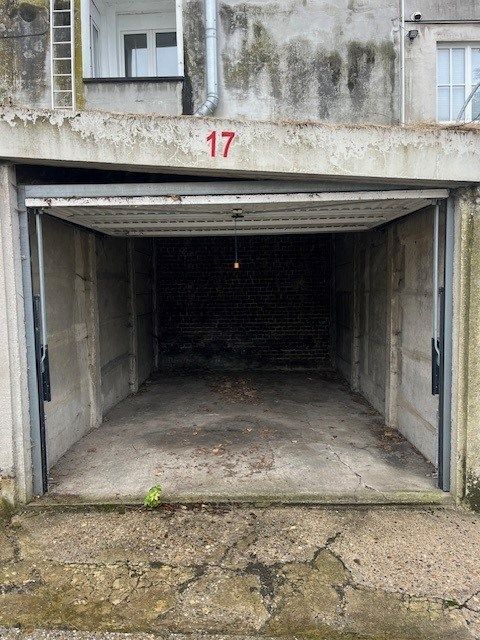 Klassieke afgesloten garagebox  te verdedigingstraat Gent  foto 6