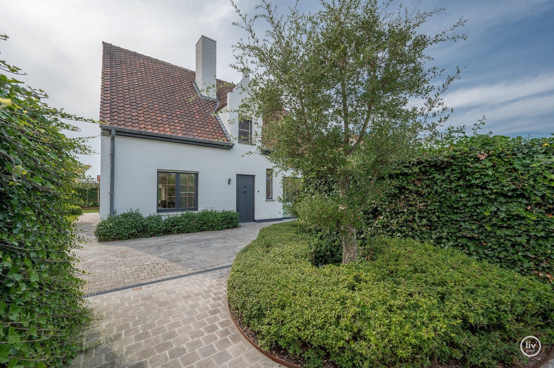 Centraal gelegen villa te Knokke-Heist (op een perceel van 601m2) in zeer goed onderhouden staat.  foto 4