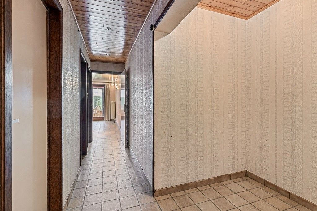 ADINKERKE: Zonnige bungalow/villa op mooie hoekligging met 2 slaapkamers en badkamer op het gelijkvloers, ruime garage en onderhoudsvriendelijke tuin op 633m² grondopp. foto 10