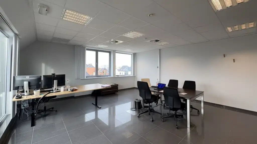 Ingedeelde kantoorruimte te huur in Brugstraat in Aalter foto 5