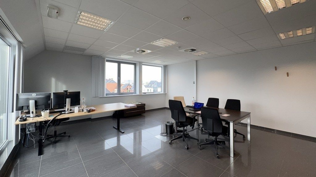 Ingedeelde kantoorruimte te huur in Brugstraat in Aalter foto 5
