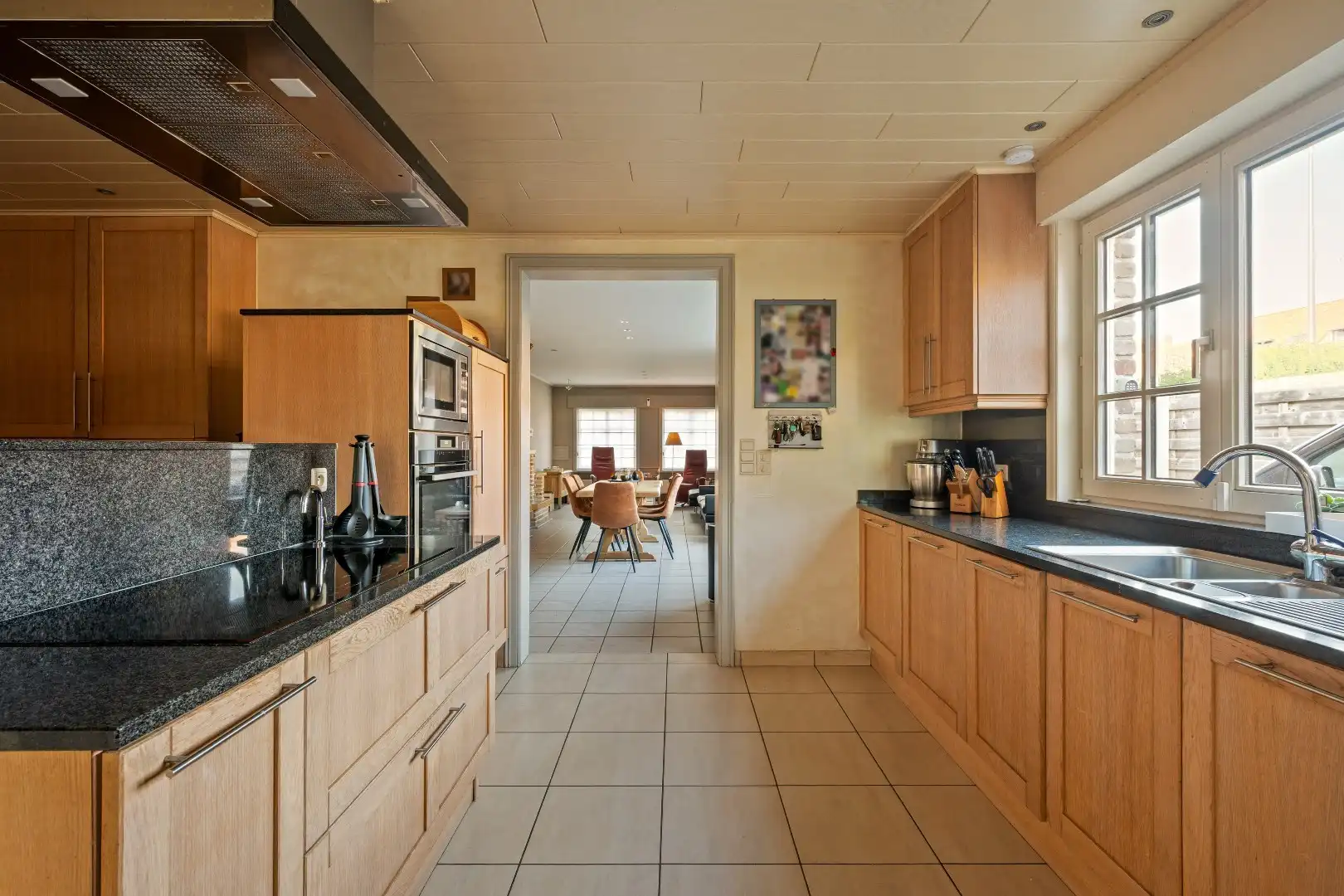 Instapklare halfopen woning met 3 slaapkamers, garage, tuin en mancave in Mesen foto 8