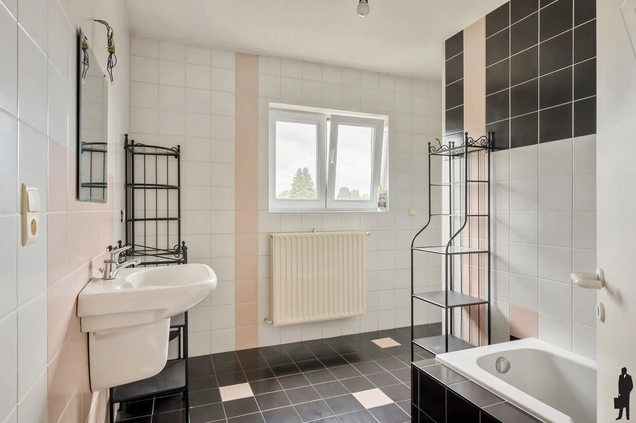 Op te frissen HOB pal in centrum! foto 20