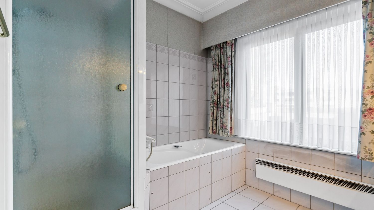 Ruim appartement met terras, lift en ondergrondse autostandplaats in het centrum van Paal foto 8