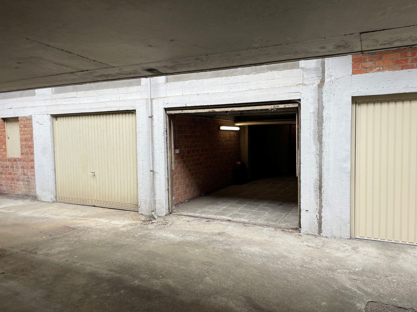 Garage in het hartje van Strombeek foto 3