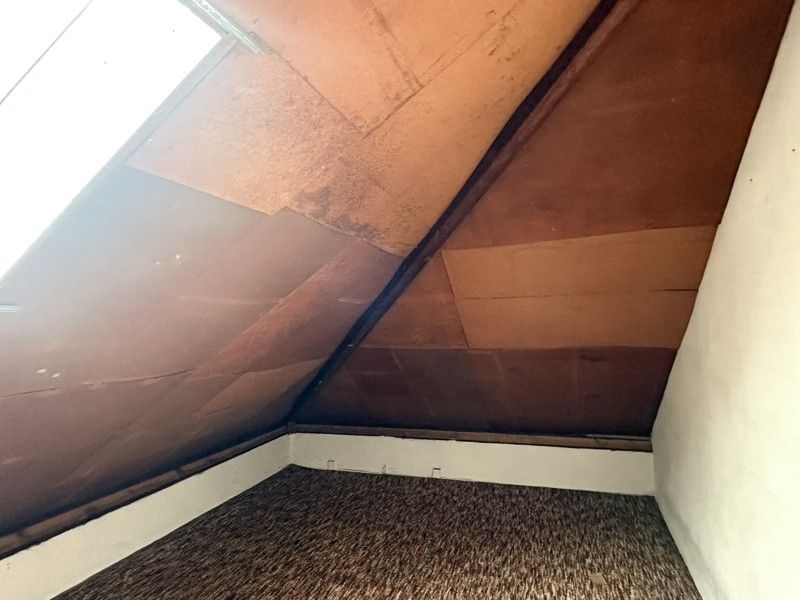 Halfopen bebouwing met oprit, garage en koer foto 15