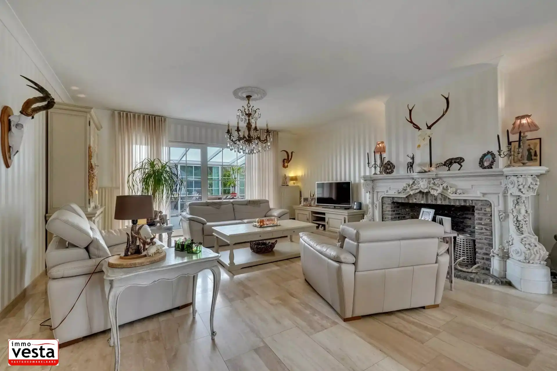 Ruime villa op een goede locatie foto 6