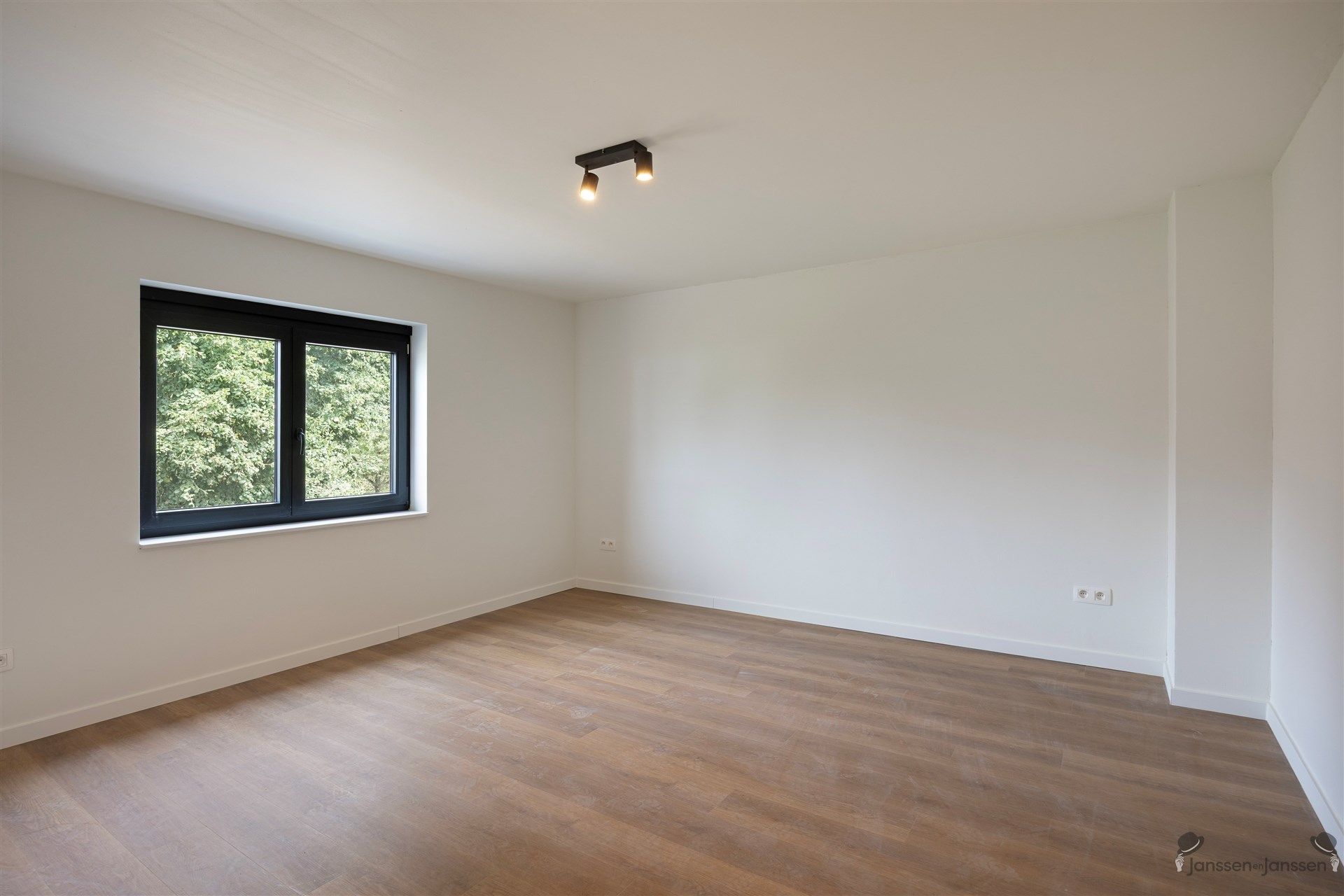 Stijlvolle en energiezuinige woning op een perceel van 6a33ca  foto 11
