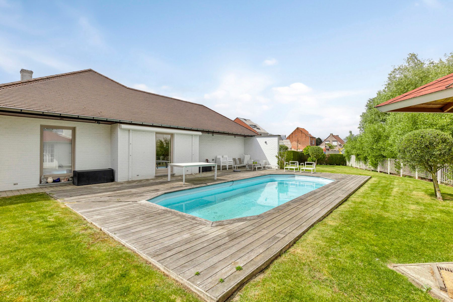 Villa met 4 slaapkamers, zwembad en garage foto 3