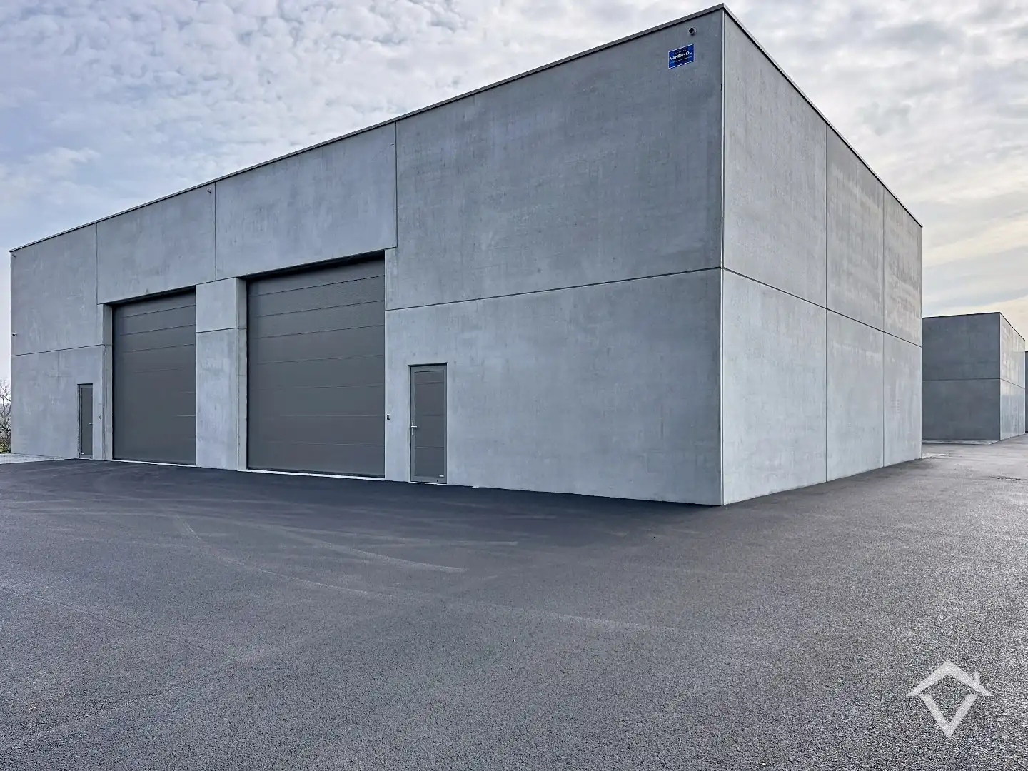 Nieuwbouw loods KMO-UNIT te koop – 326 m² met 1 parkeerplaats inbegrepen op de industriezone te Aartrijke foto 6