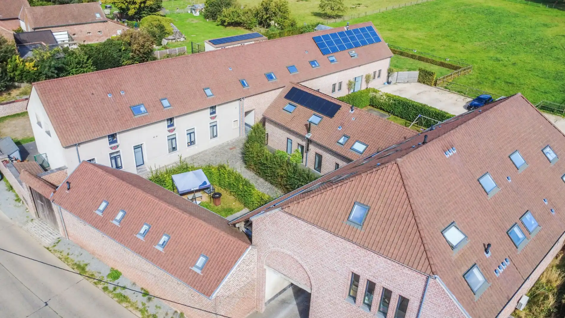 Een zeer aangename, instapklare woning ! foto {{pictureIndex}}