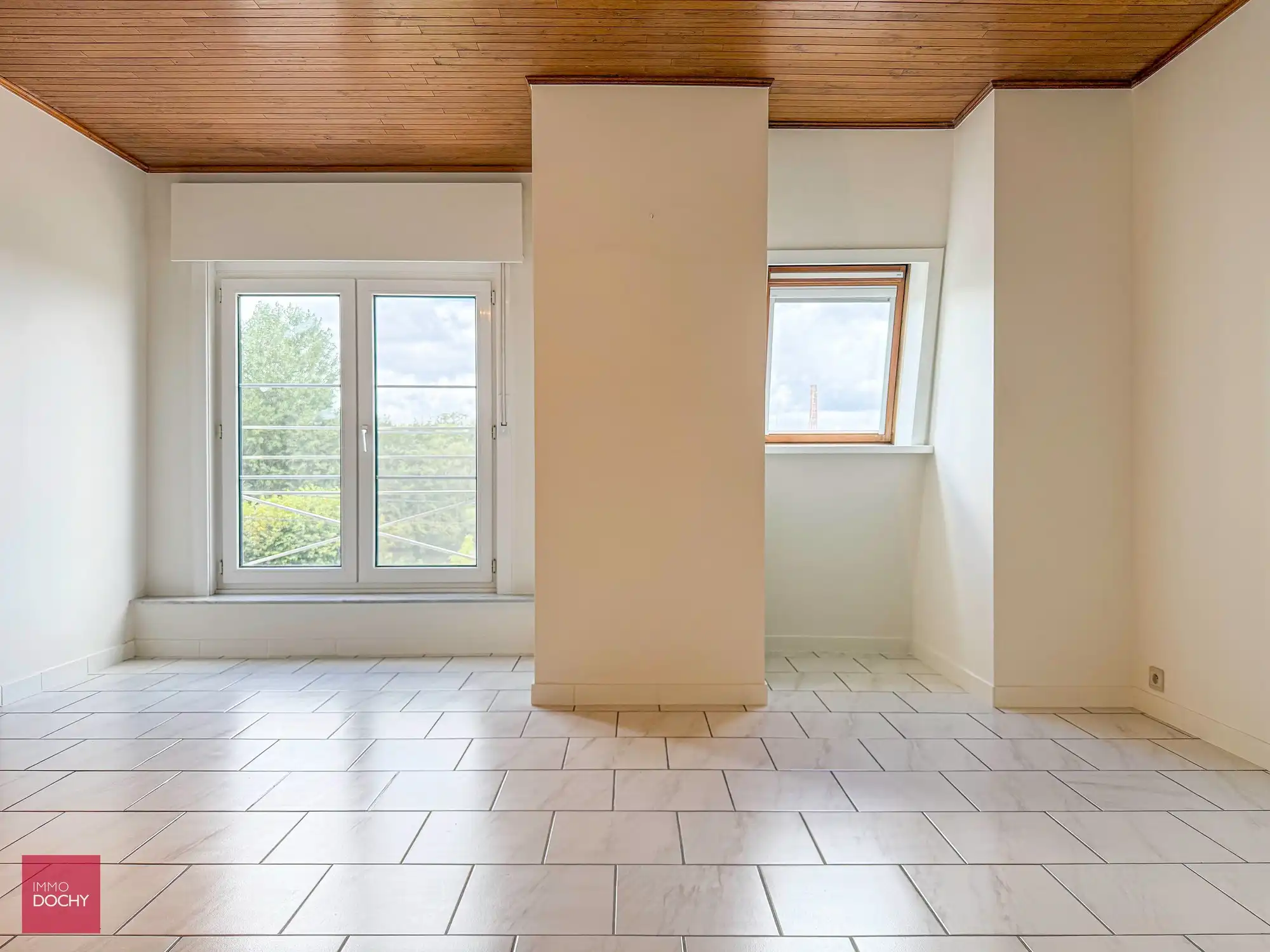 Volledig gerenoveerd duplex - appartement met garage | Deerlijkseweg foto 2