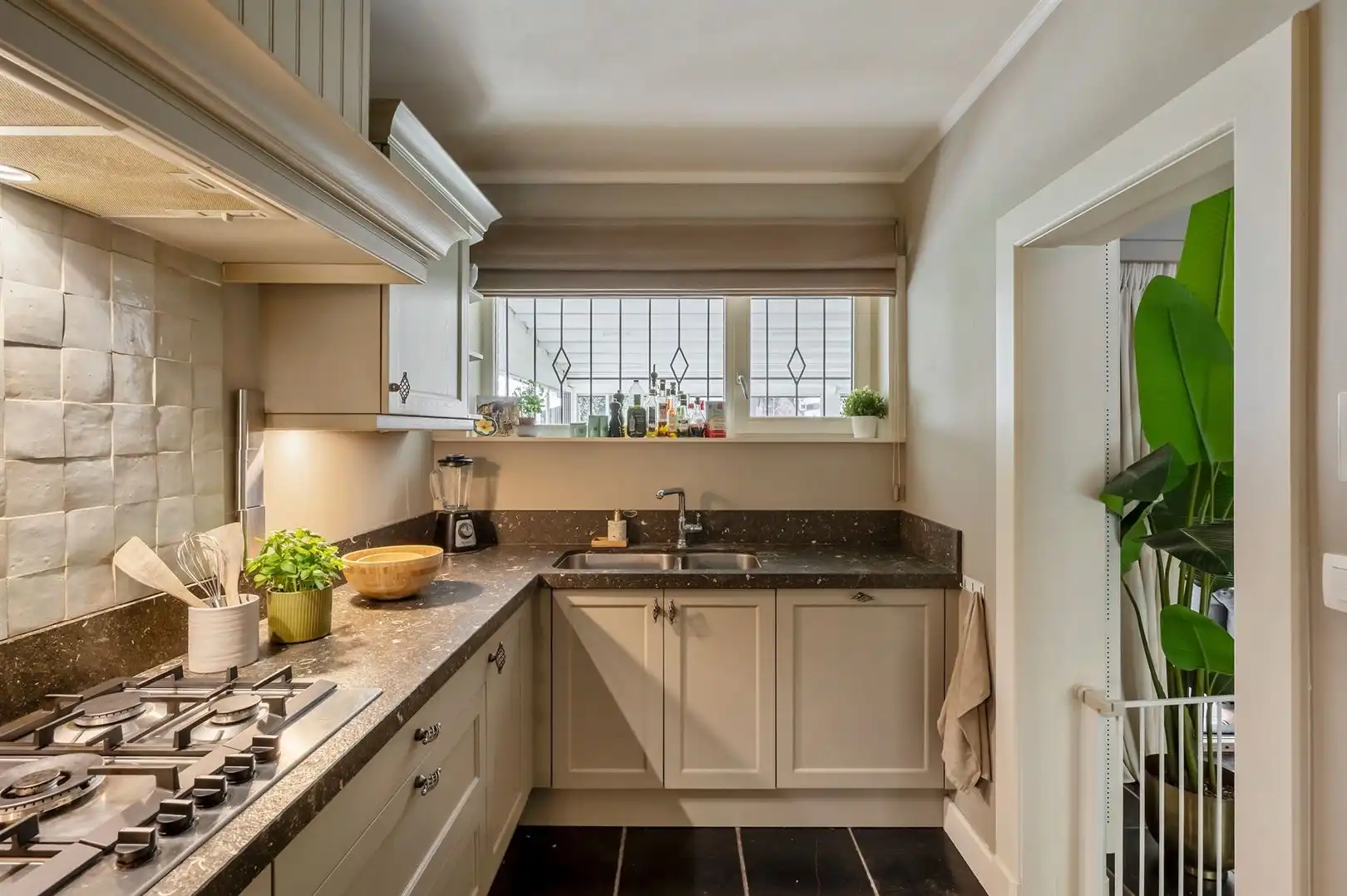 Instapklare halfopen villa met rieten dak, verwarmd zwembad en eigen wellness foto 23