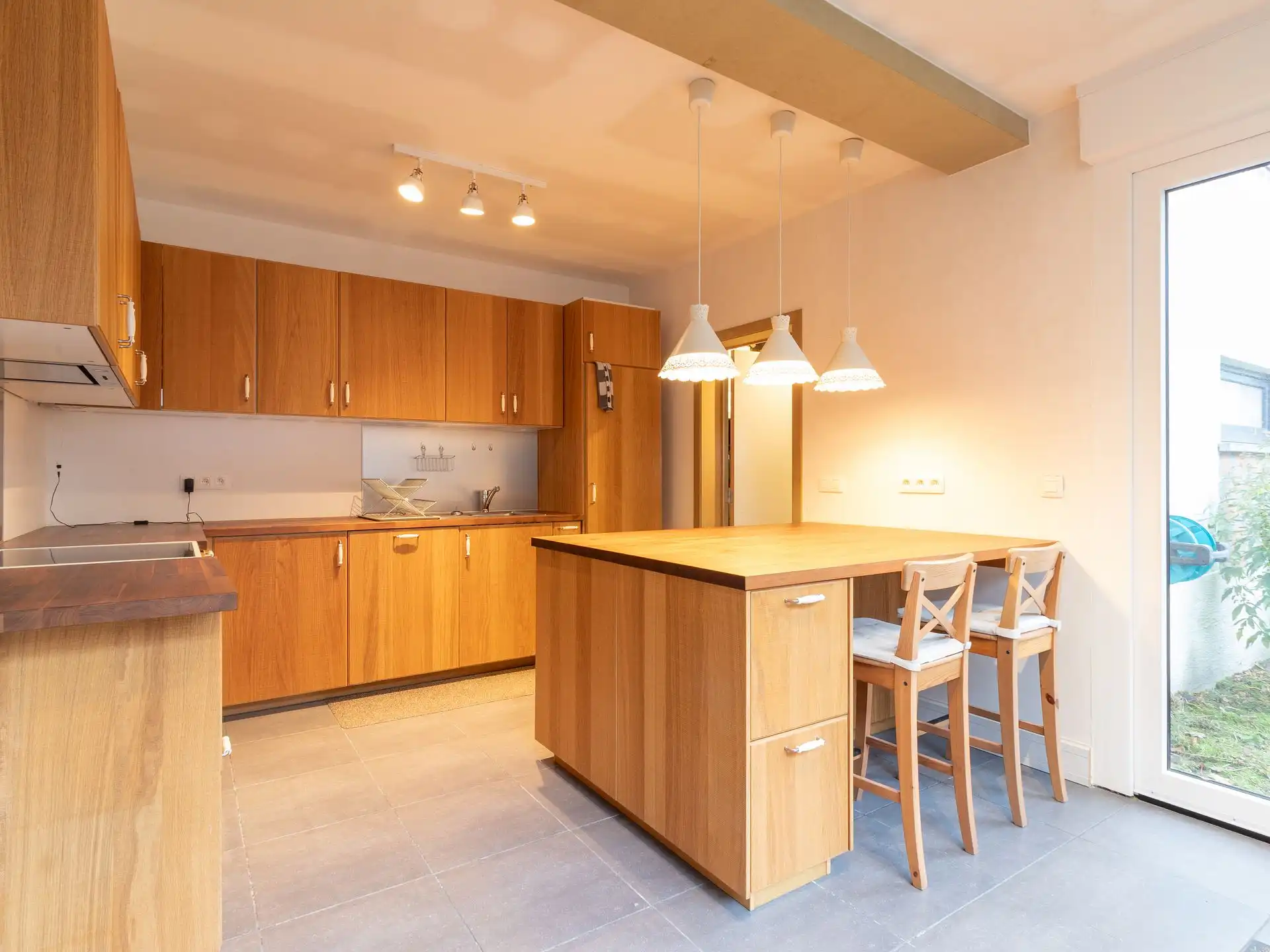 Instapklare halfopen bebouwing met werkplaats en tuin foto 4