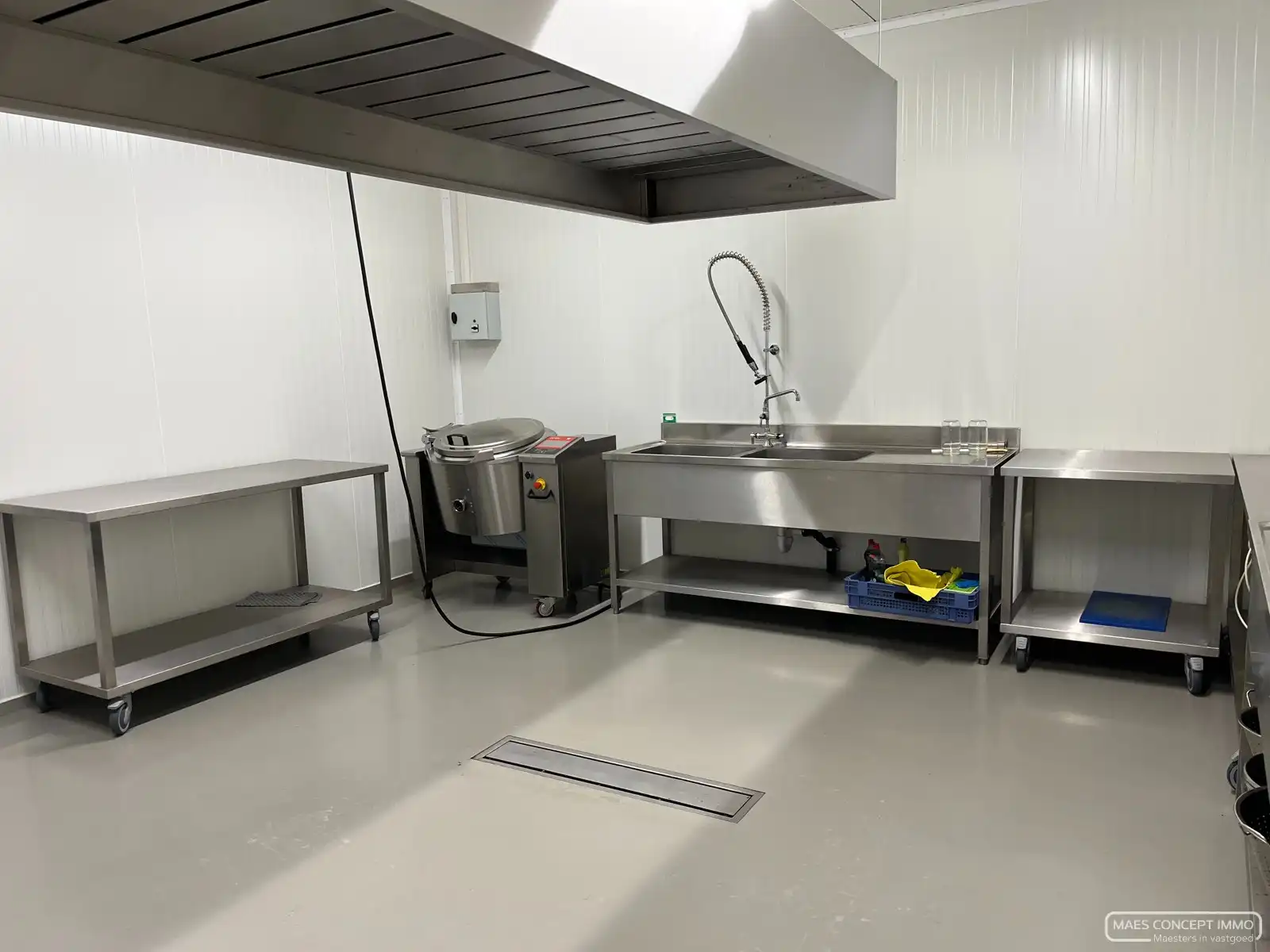 Ingericht magazijn te huur voor bereiding van voedsel in Wielsbeke foto 15