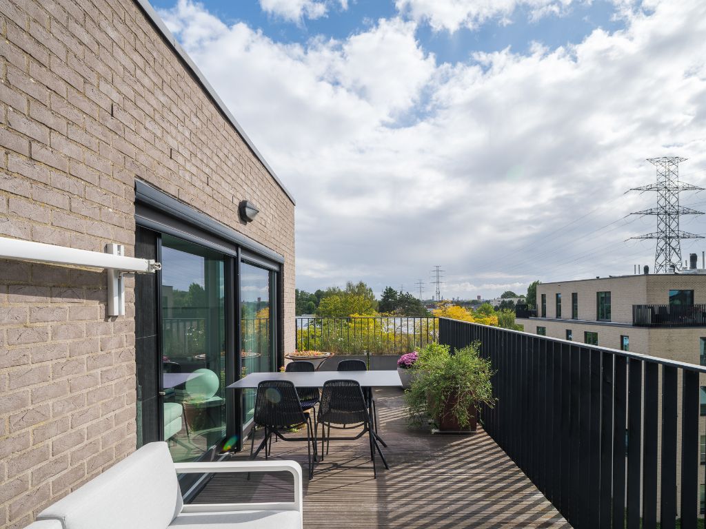 Lichtrijke penthouse met twee slaapkamers, ruime terrassen en indrukwekkende vergezichten foto 2