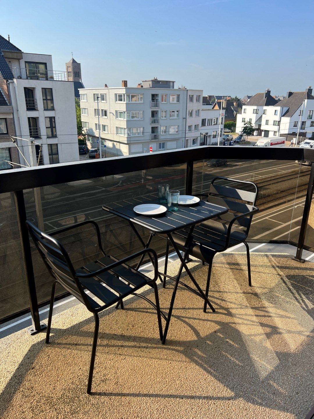 Gemeubelde studio vlak aan zee foto 6