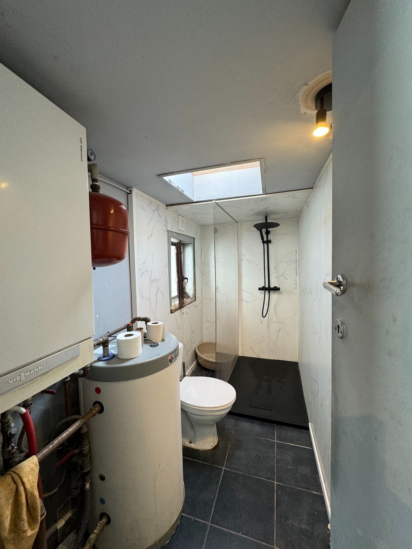 OPBRENGSTEIGENDOM MET 4 KAMERS EN 1 STUDIO foto 22