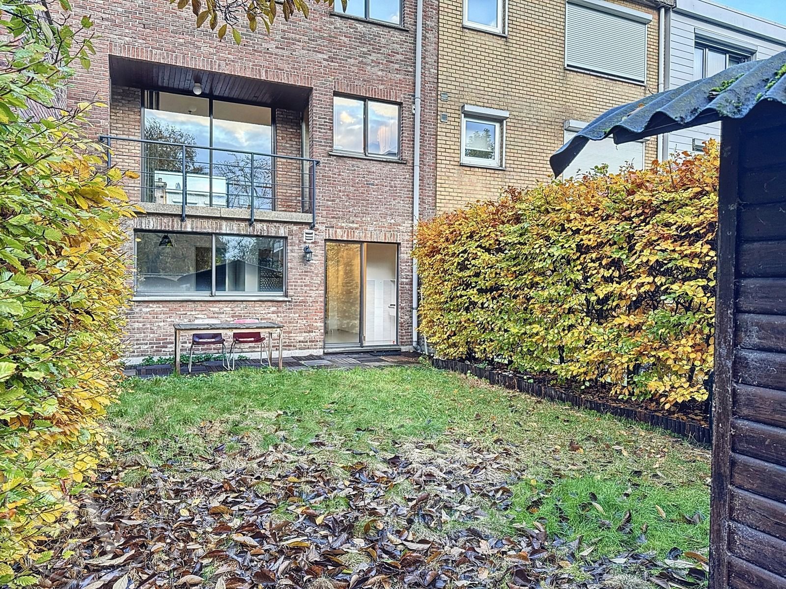 Bel-etagewoning met 4 slaapkamers en tuin. foto 16