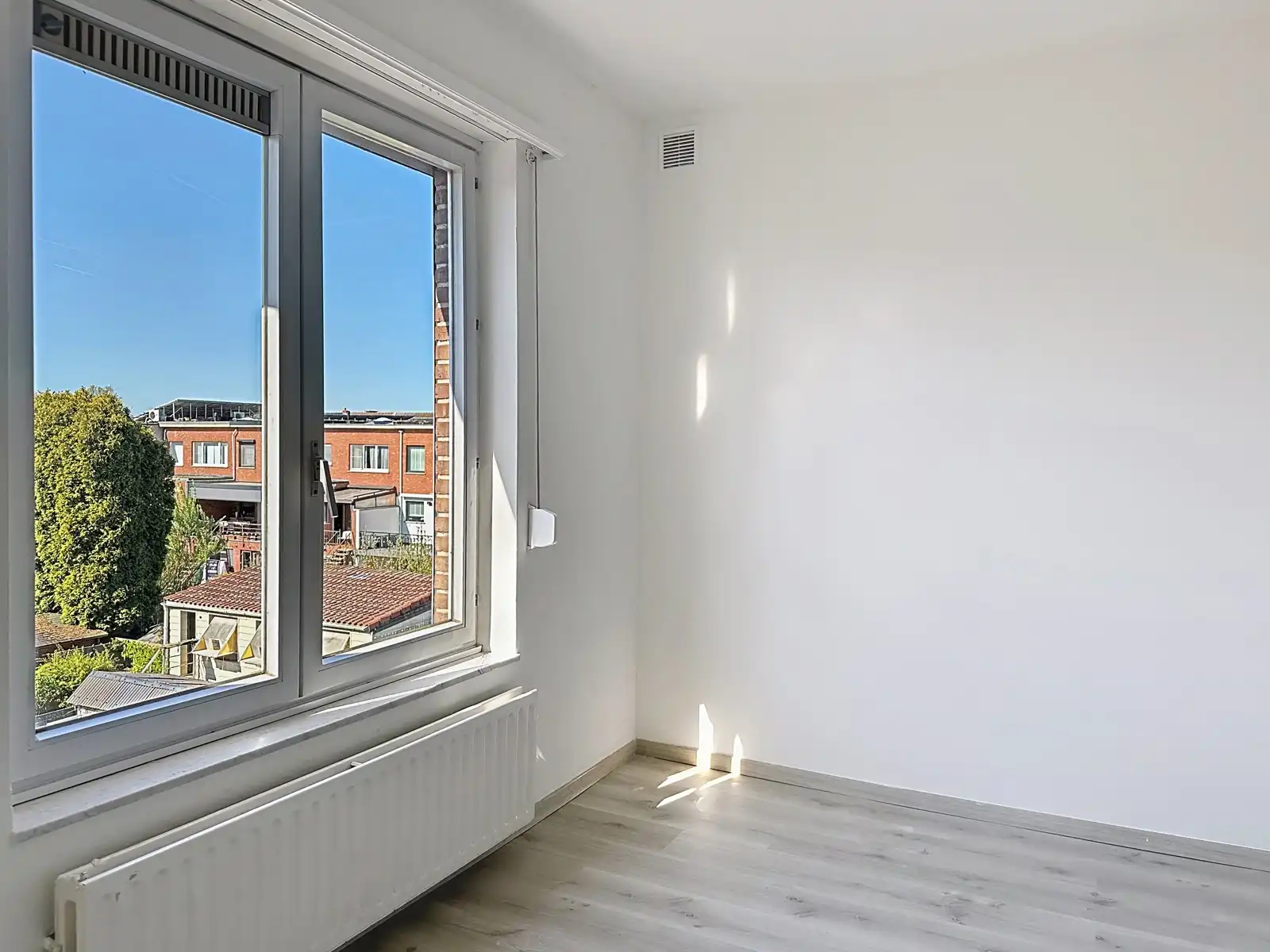 Centraal gelegen appartement met garage en staanplaats foto 25