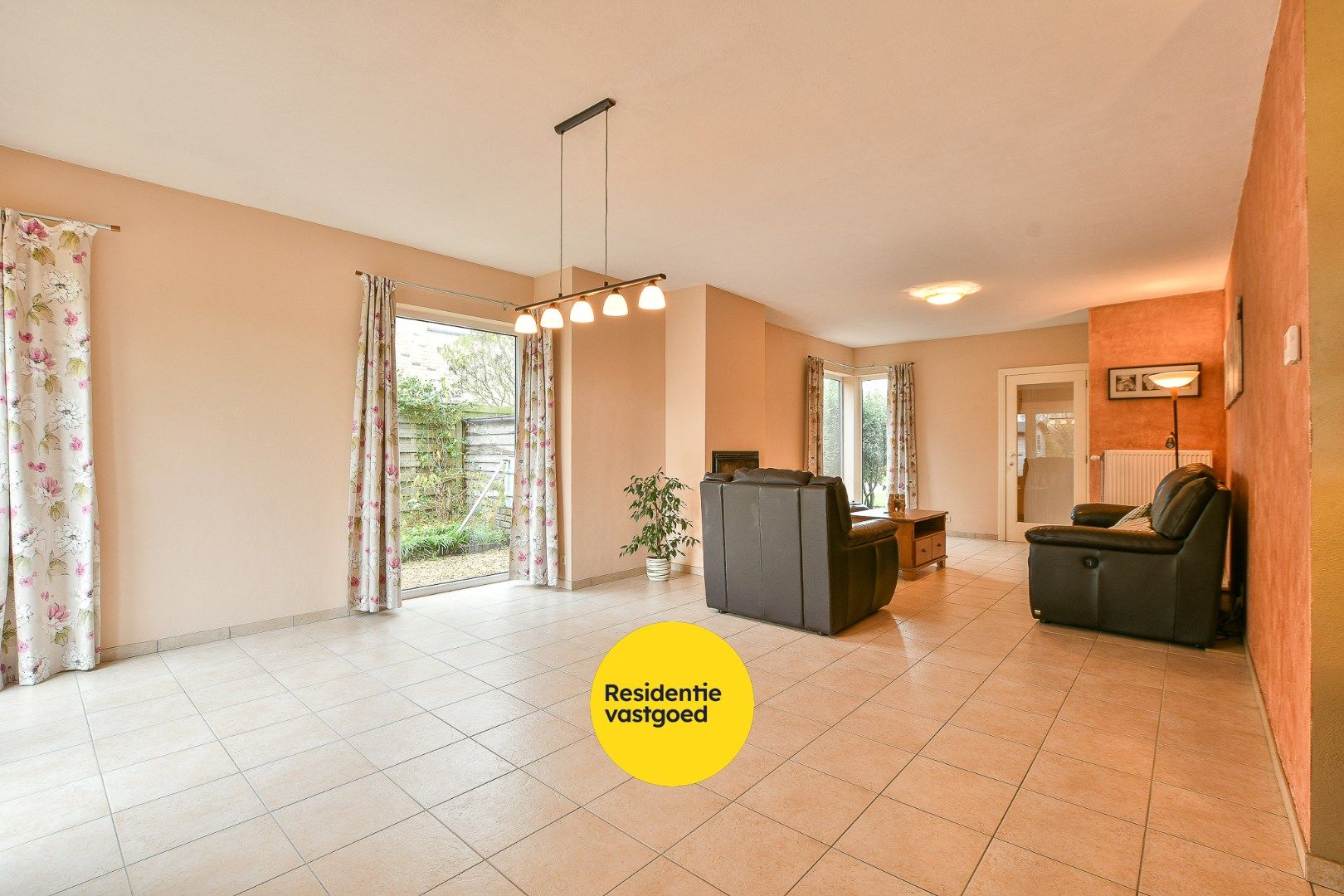 Instapklare halfopen woning in De Haan – vlak bij strand, duinbossen en halte kusttram foto 3