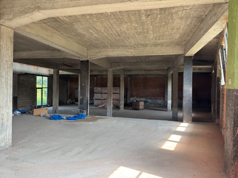 Bedrijfspand met woning foto 13