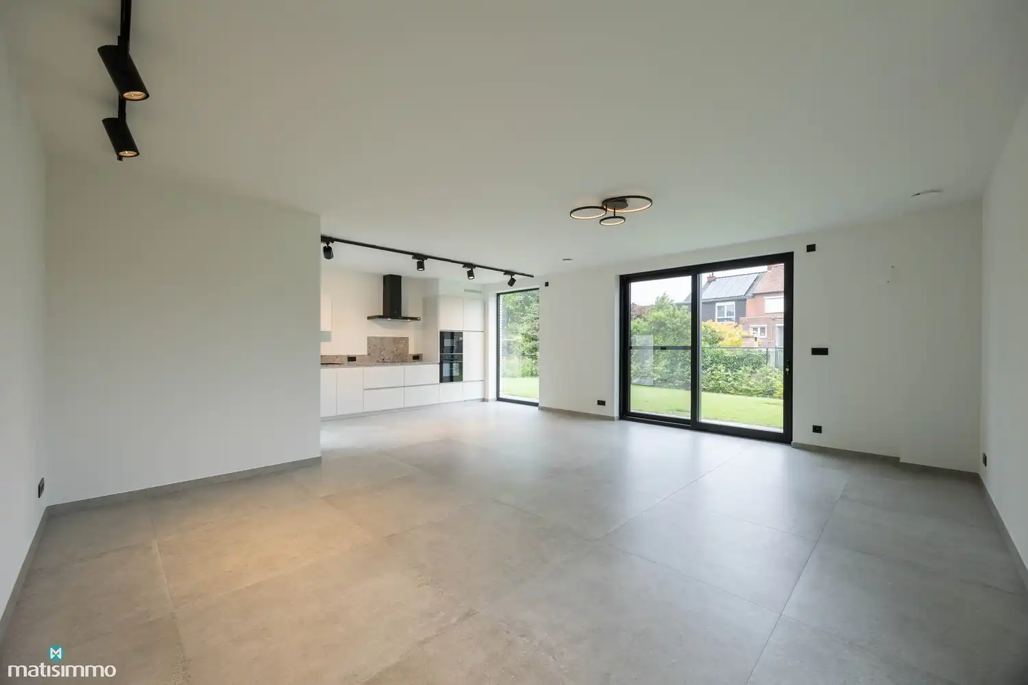 HOOGWAARDIG AFGEWERKTE NIEUWBOUWWONING MET DRIE SLAAPKAMERS EN TUIN (INCLUSIEF TUINONDERHOUD) TE RIEMST foto 4