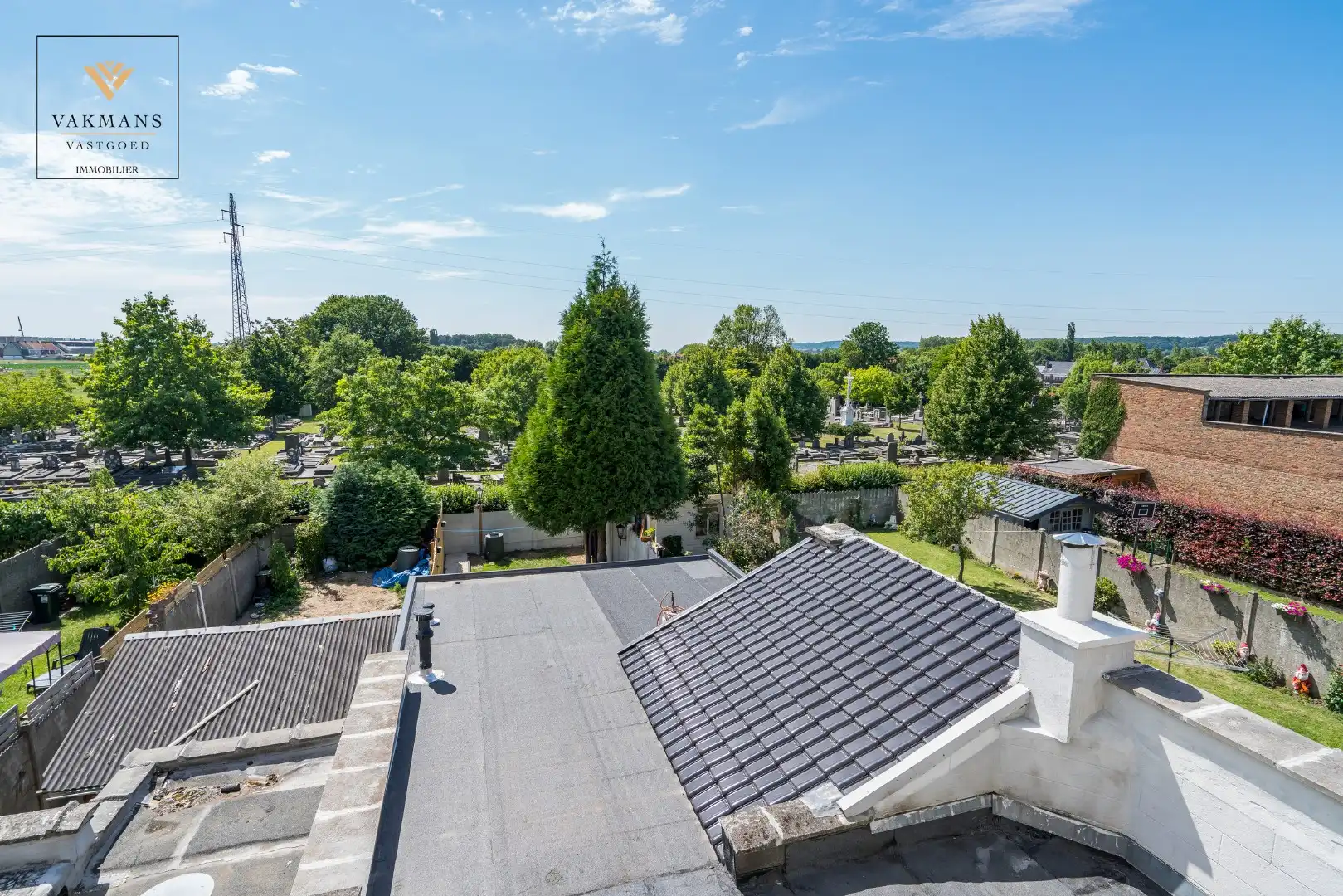 Ruime gezinswoning met 4 slaapkamers, tuin en eigen parkeerplaats. foto 29