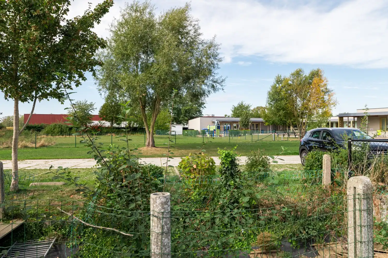 Instapklare woning met inpandige garage en grote tuin op een prima locatie in Kapelle-op-den-bos foto 8