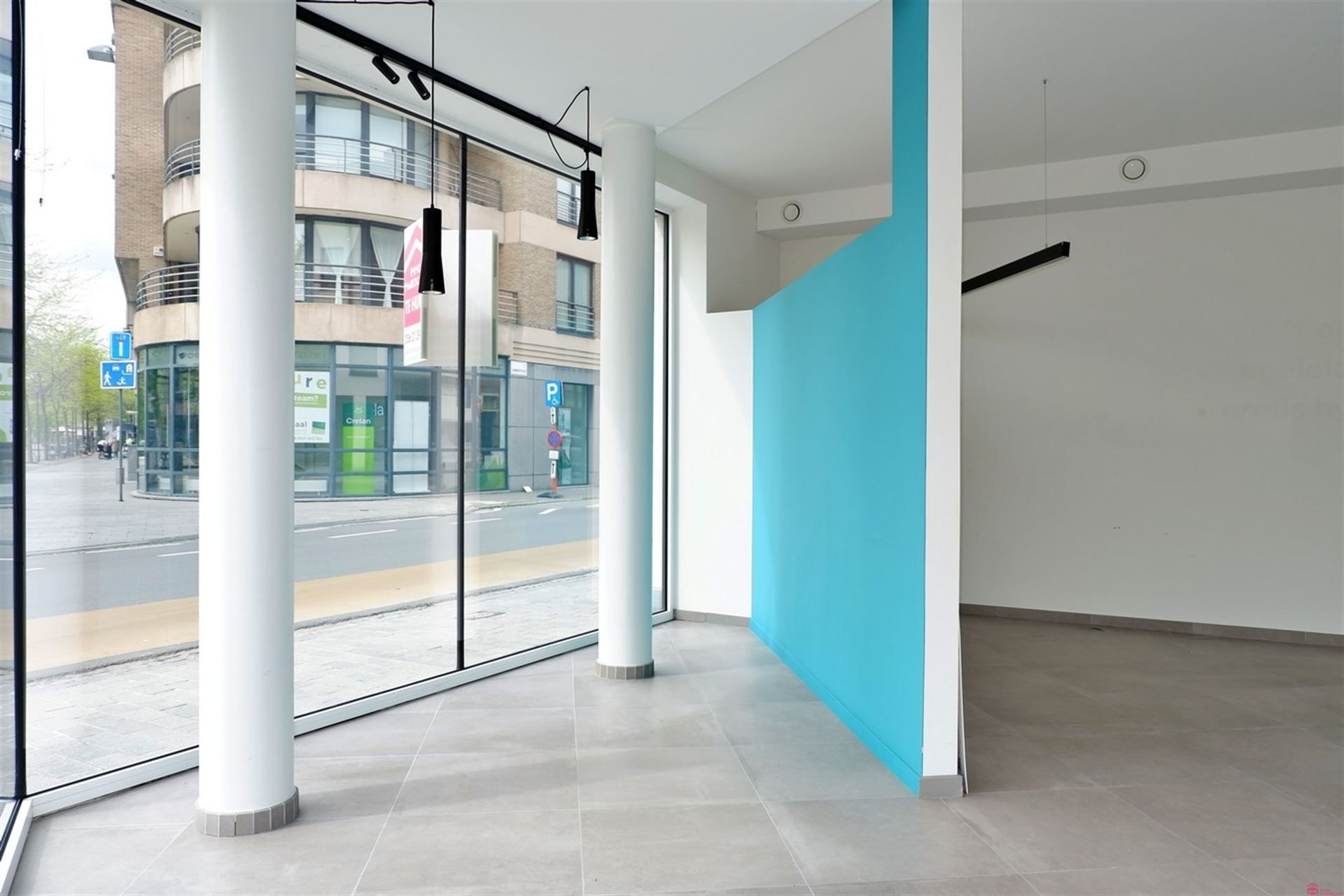 Heel zichtbare handelsruimte centrum Kortrijk foto 4