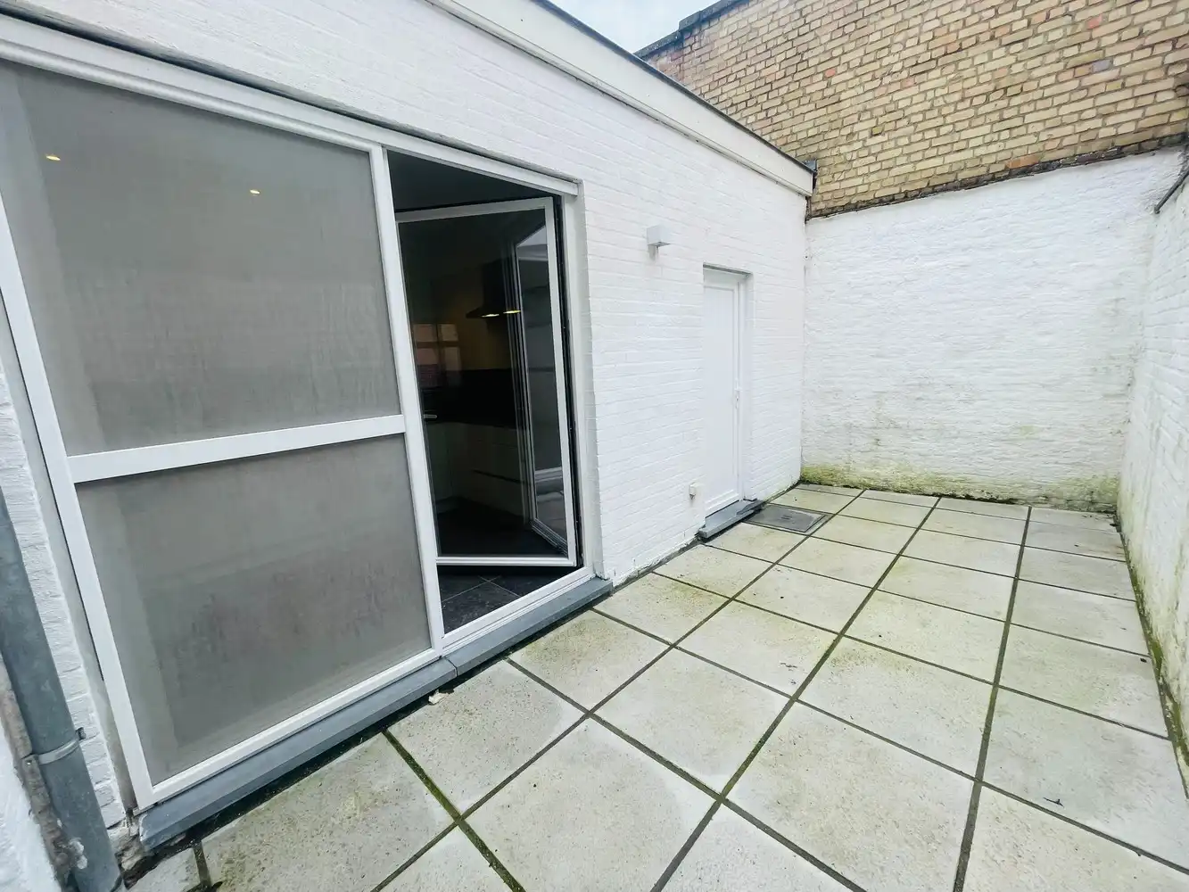 Brugge centrum, Instapklaar degelijk gerenoveerd energiezuinig  lichtrijk woonhuis  met 3 slaapkamers en koer foto 6