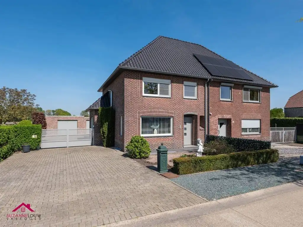 Instapklare, verzorgde half-vrijstaande gezinswoning foto {{pictureIndex}}