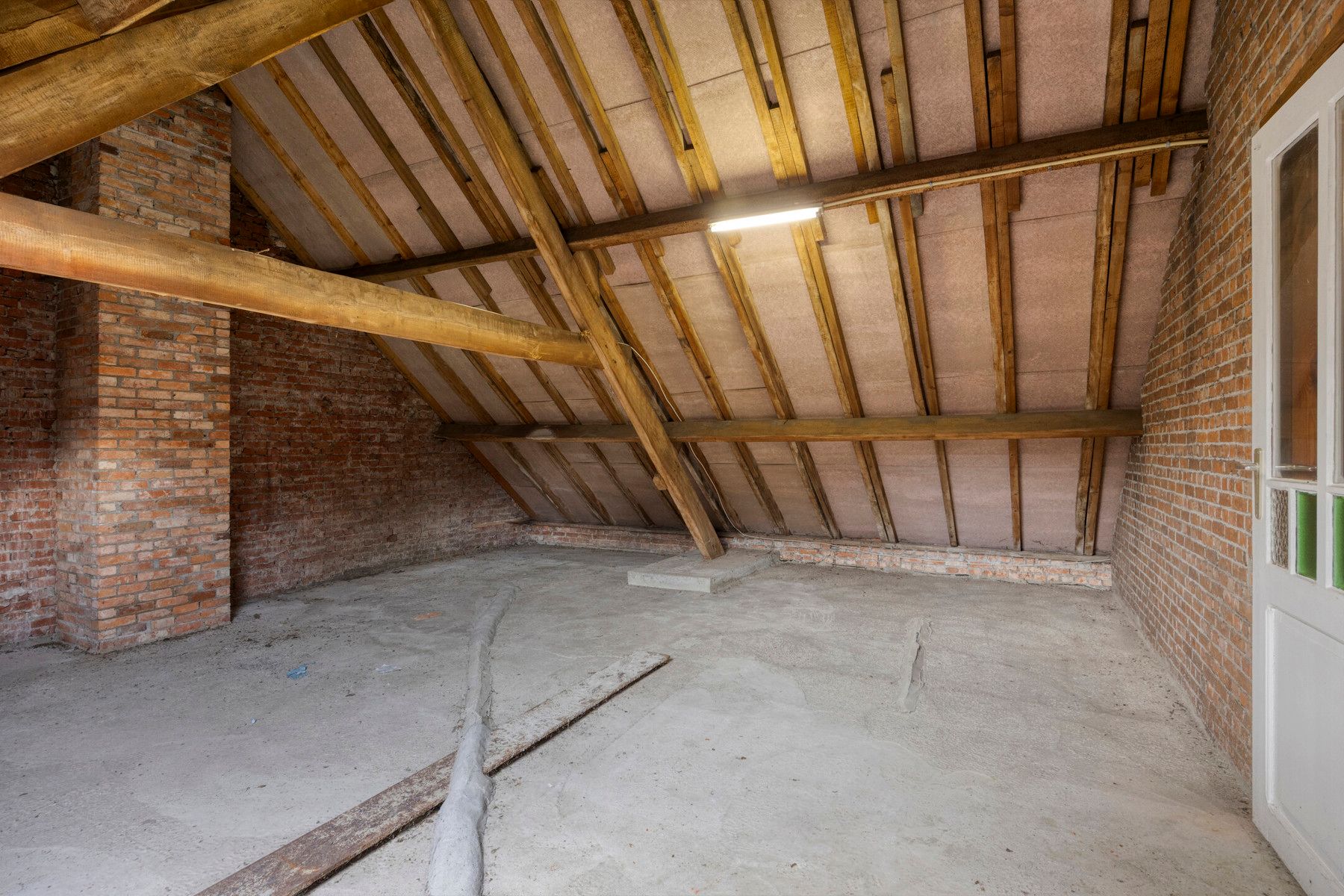 Karaktervolle te renoveren woning op perceel van 37a20ca! foto 24