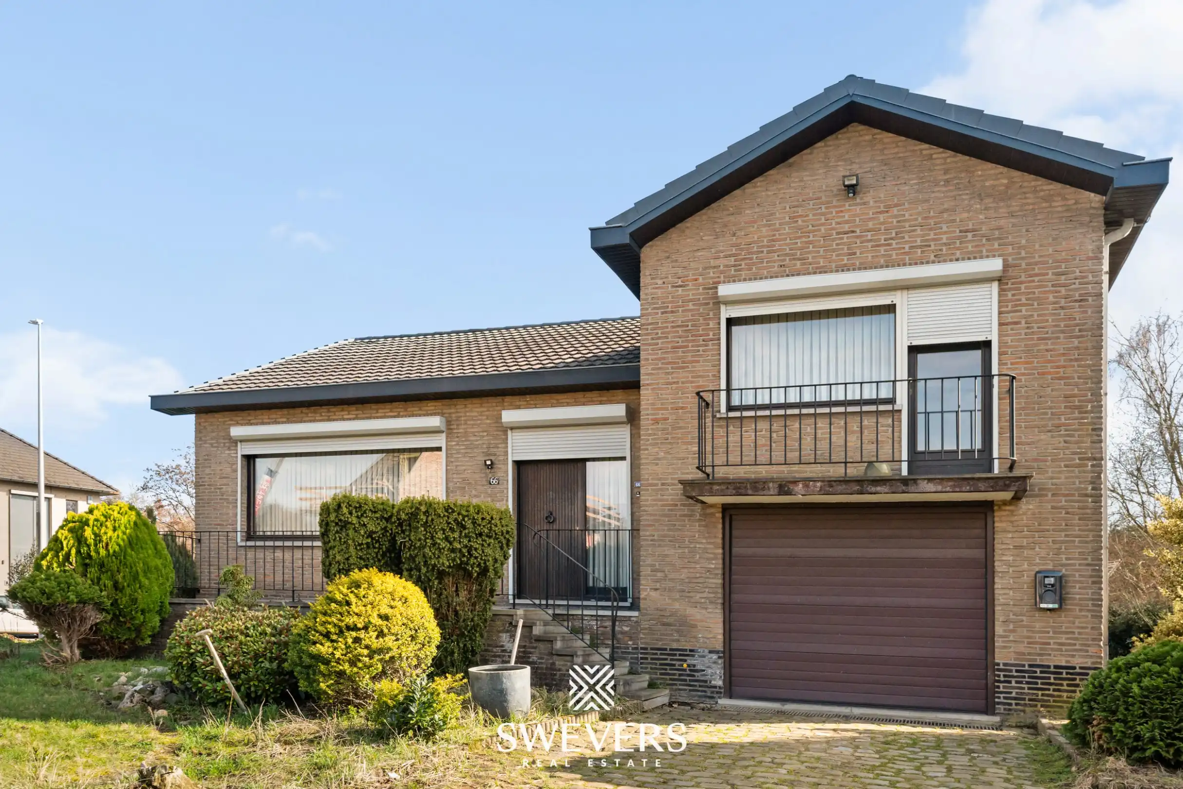 Instapklare splitlevelwoning met 5 slaapkamers rustige en centrale gelegen foto {{pictureIndex}}