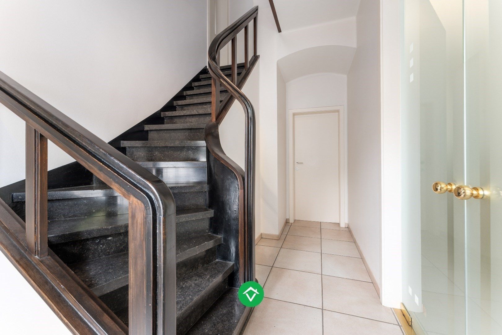 Ruime woning met 7 slaapkamers en loods (320m²) in centrum Roeselare foto 12
