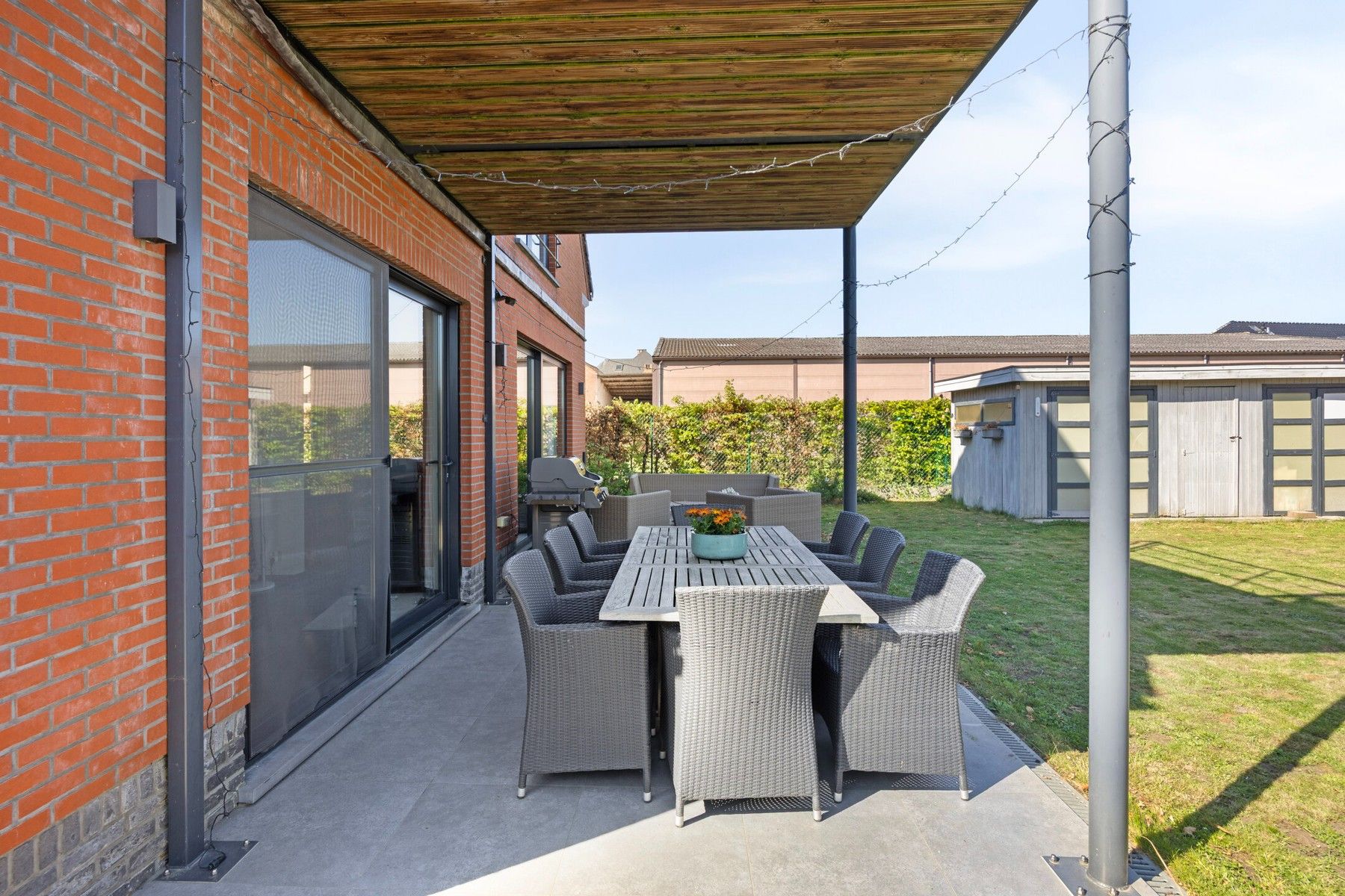 Gelijkvloersappartement met terras en kleine tuin foto 19