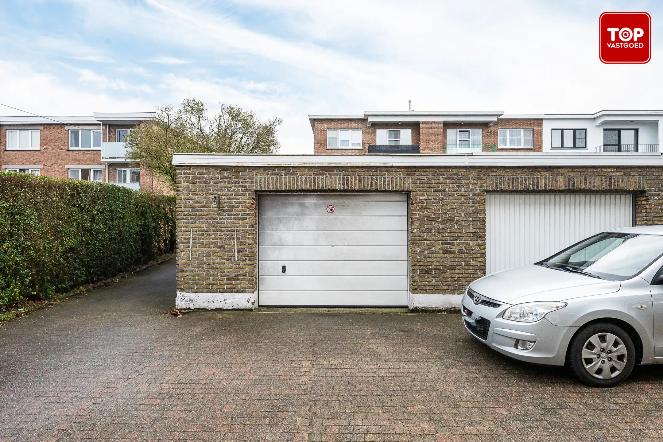 Gelijkvloers 2-slaapkamer appartemen met garage.  foto 24