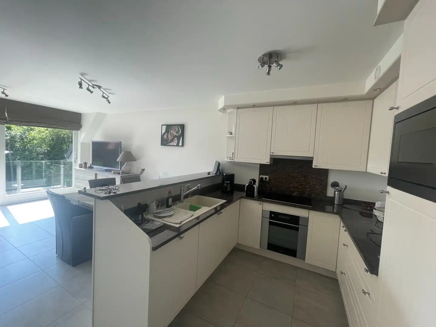 Charmant appartement met 1 slaapkamer en extra bewoonbare zolderruimte - gelegen aan de Zeelaan in Koksijde, ideaal voor comfortabel wonen. foto 4