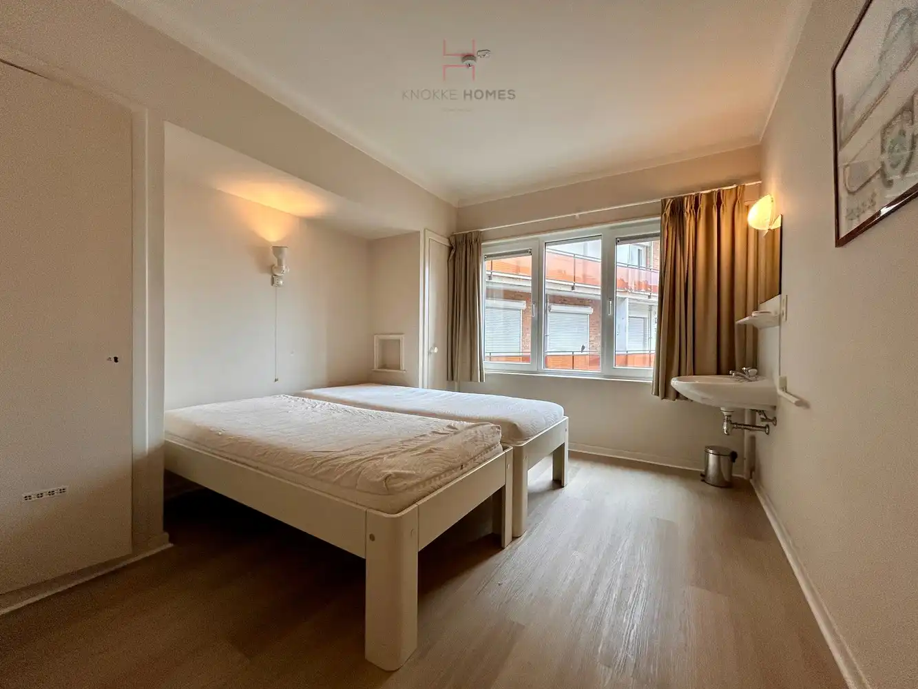 Gemeubeld twee-slaapkamer appartement met zijdelings zeezicht in een zijstraat van de zeedijk te Albertstrand foto 10
