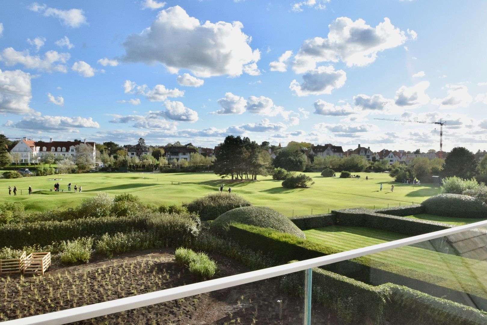 Overname aandelen met in zijn actief een ruim hoekappartement met zicht op de Approach Golf en zuidgerichte terrassen in hartje Zoute. foto 3