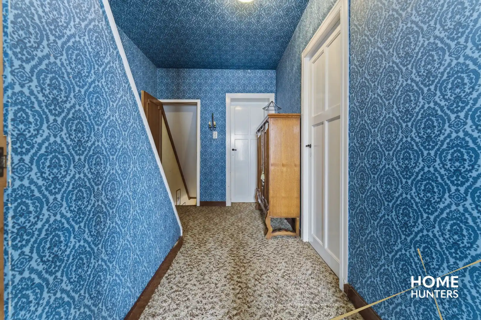 Karaktervolle te renoveren woning met 4 slaapkamers en ruime tuin te Ieper foto 16