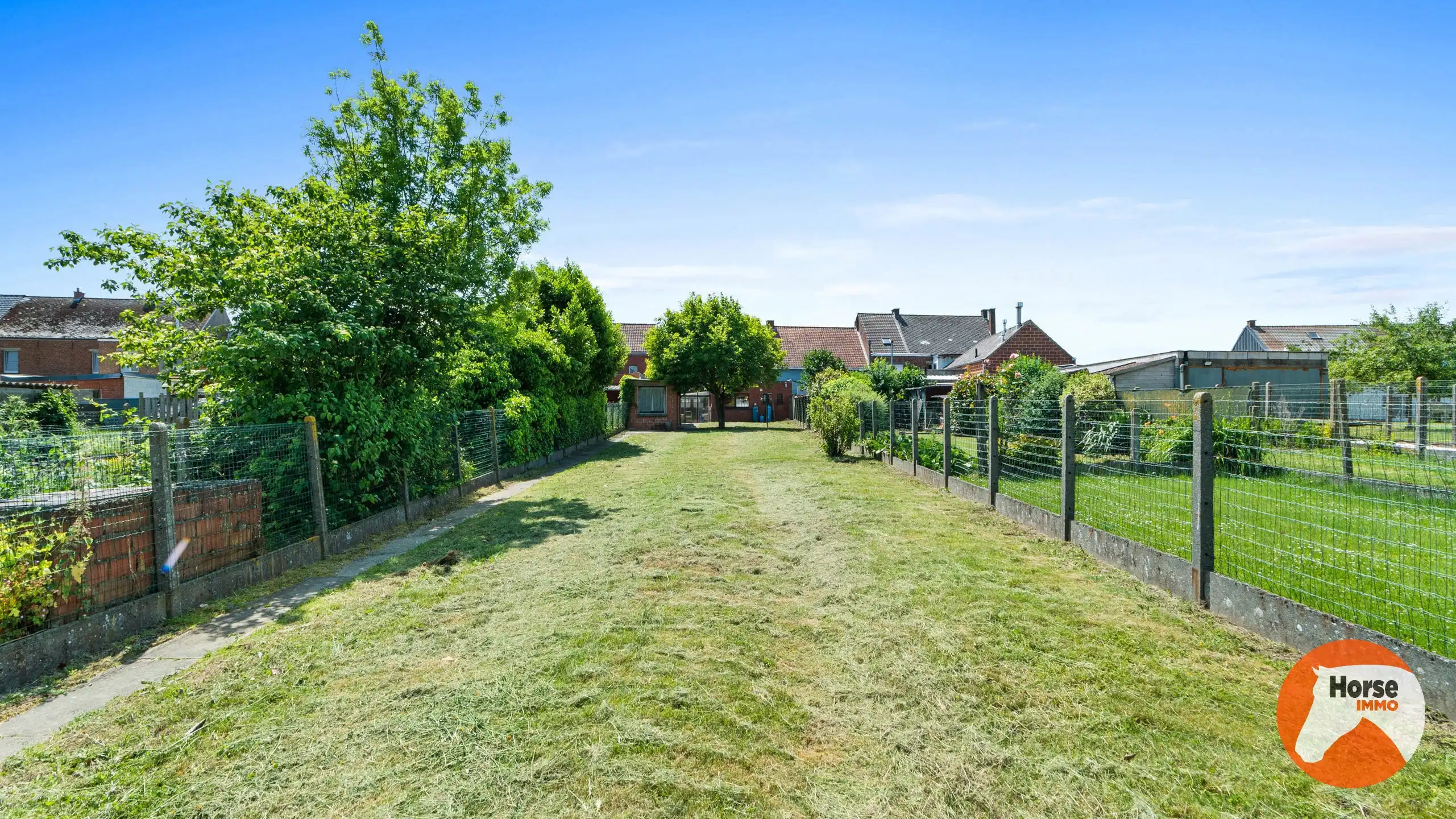 ZOTTEGEM - Te renoveren woning op ruim perceel van ca 45a foto 22