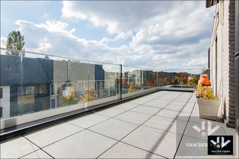 Energiezuinig en lichtrijk penthouse met ruim terras foto 7